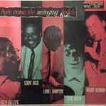 Cover for album: Dizzy Gillespie / Count Basie / Lionel Hampton / Gene Krupa / Woody Herman – Here Come The Swinging Bands(LP, Compilation, Mono)